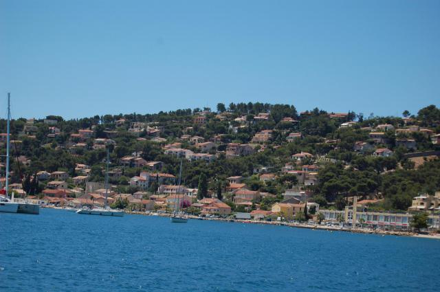Vue de Saint Mandrier (83) depuis la navette bateau