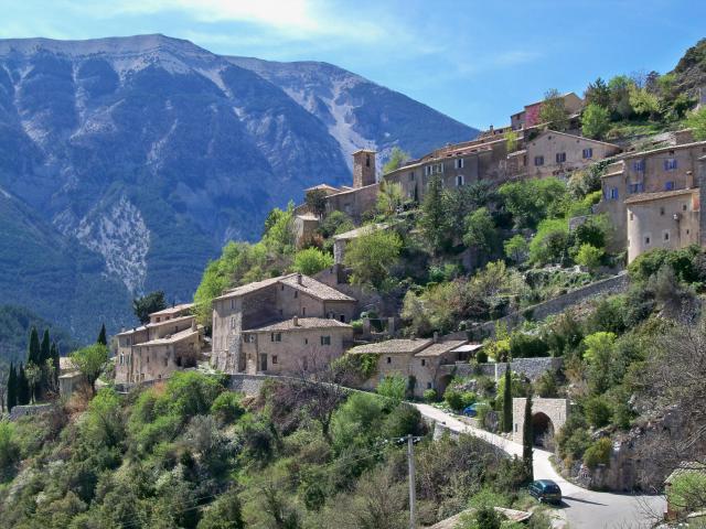 vue sur le village de Brantes (84)