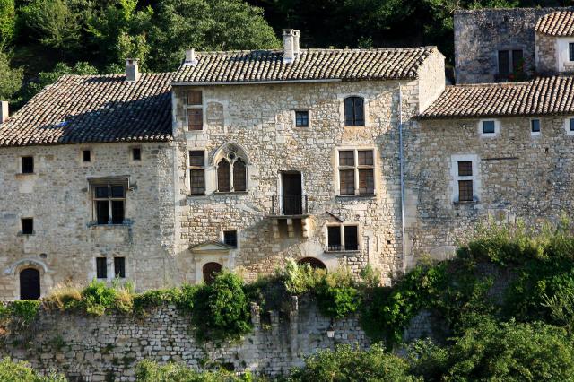 Ensemble de maison dont la datation varie entre le XIVème et le XVIème siècle (MH) à Oppède-le-Vieux