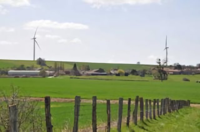 Lévigny et ses éoliennes, avril 2009