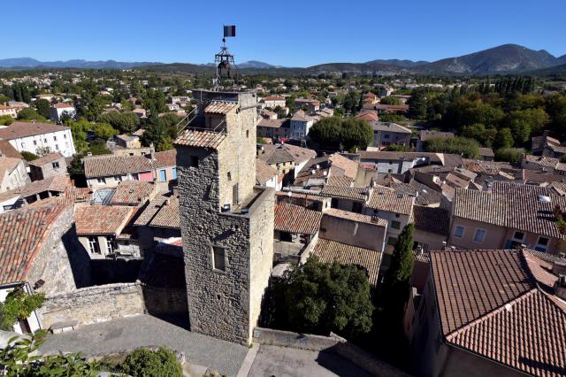 Malaucène, vue vers le nord depuis le château, avec le beffroi.