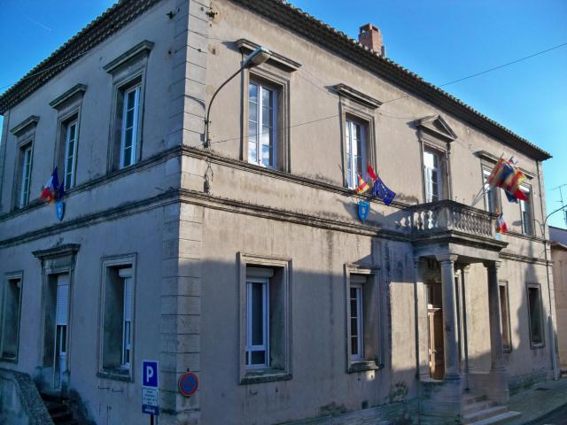 Ancienne facade de la Mairie de Vedène, Vaucluse, France