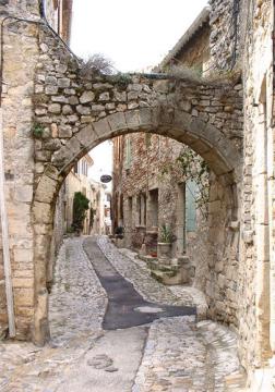 Vaison la Romaine, ruelle dans la ville haute