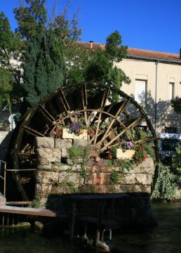 ISLE-sur-la-SORGUE : roue à aube