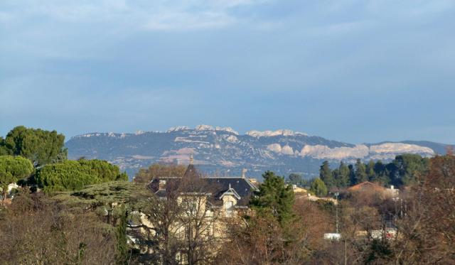Les Dentelles de Montmirail vue de Carpentras, Vaucluse, France