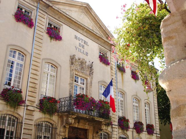 Façade de l'Hôtel de Ville de Carpentras.