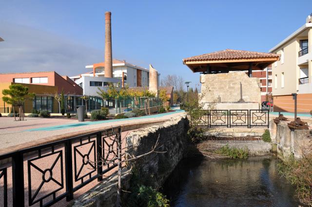 Entraigues sur la Sorgue ancien quartier Moulin des Toiles