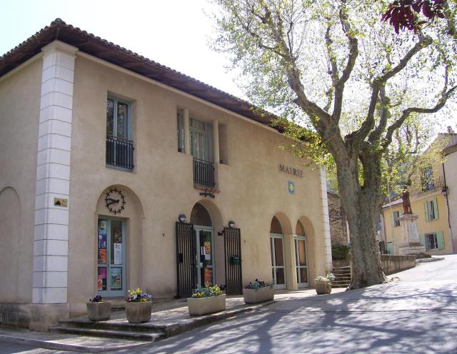 mairie de Beaumont-de-Pertuis et monument aux morts