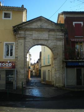 Bollène, porte de la ville, Vaulcuse, France