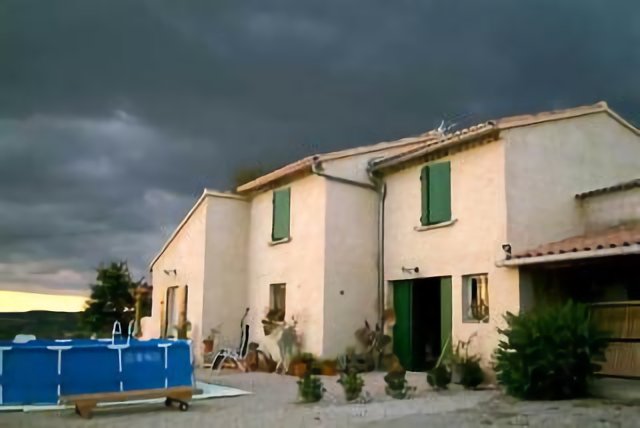 Villedieu met onweer