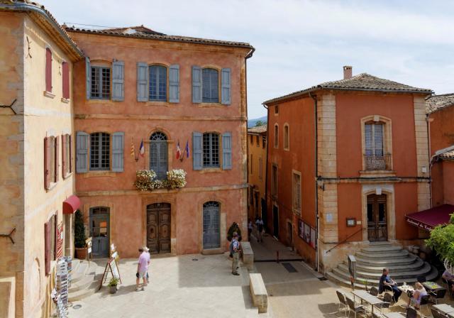 Place du village de Roussillon (Vaucluse)