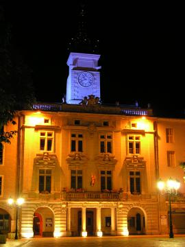 La mairie vue de nuit
