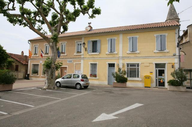 Mairie et poste de Travaillan (commune de Vaucluse)