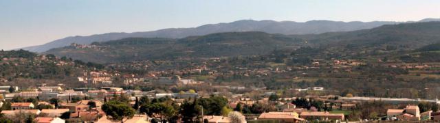 the town of Apt and the Luberon behind, France