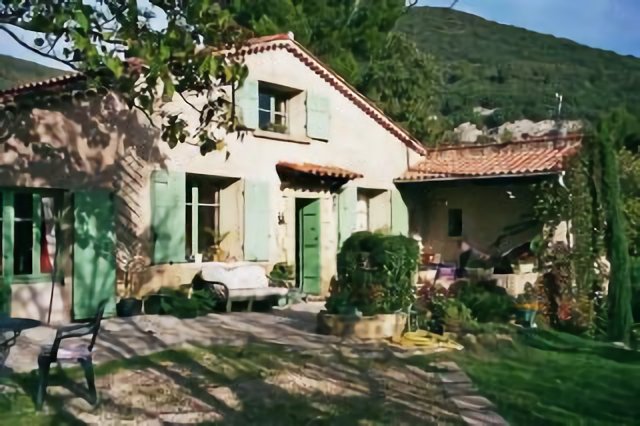 Maison de Lounis, chez Pimprenelle Thiéry, sous les sommets du Lubéron