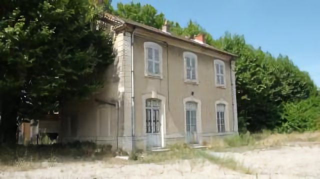 France: Aubignan Loriol - La gare coté rue