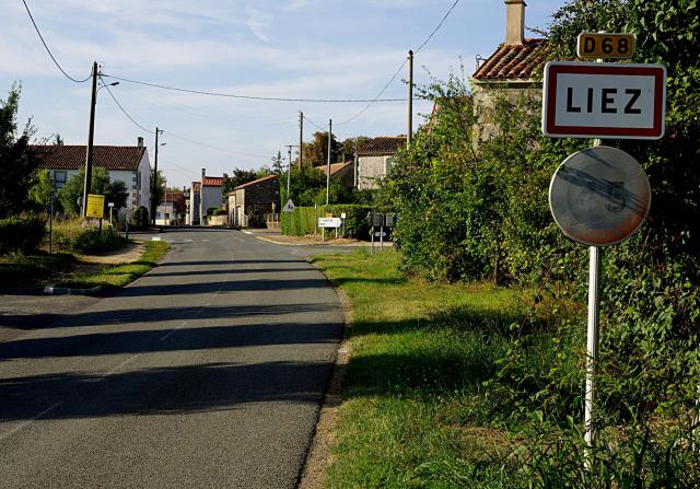 Une entrée du village de Liez sur la D68, en Vendée.