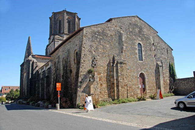 Vouvant. Kirche, von N-W