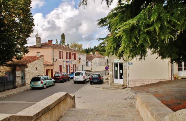 Le Village, rue du Payré.