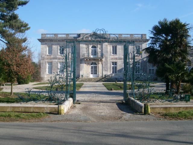 Entrée du château de Pierre-Levée.