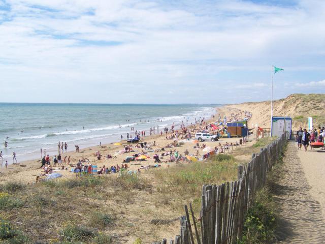 Vue sur la plage de Sauveterre sur la commune d'Olonne-sur-Mer en Vendée.
