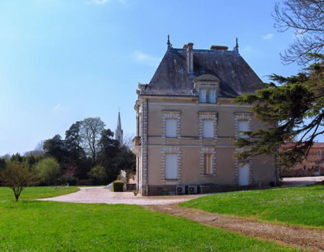 L'église et le chateau, L'Aiguillon-sur-Vie