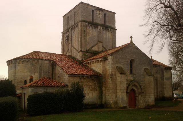 église romane du XIIe siècle Notre-Dame d'fr:Oulmes