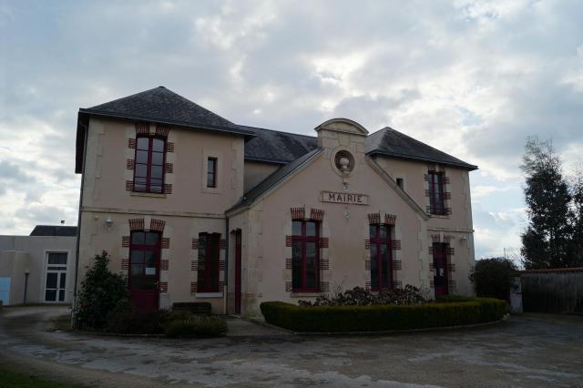 La mairie de Saint-Maurice-le-Girard.