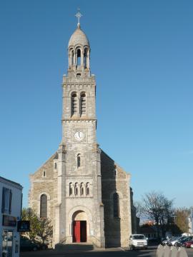 Saint-Gilles-Croix-de-Vie dans le département de la Vendée (France) : Église Sainte-Croix en octobre 2008.
