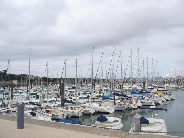 Saint-Gilles-Croix-de-Vie dans le département de la Vendée (France) : le port de plaisance « Port La Vie » côté Saint-Gilles en septembre…