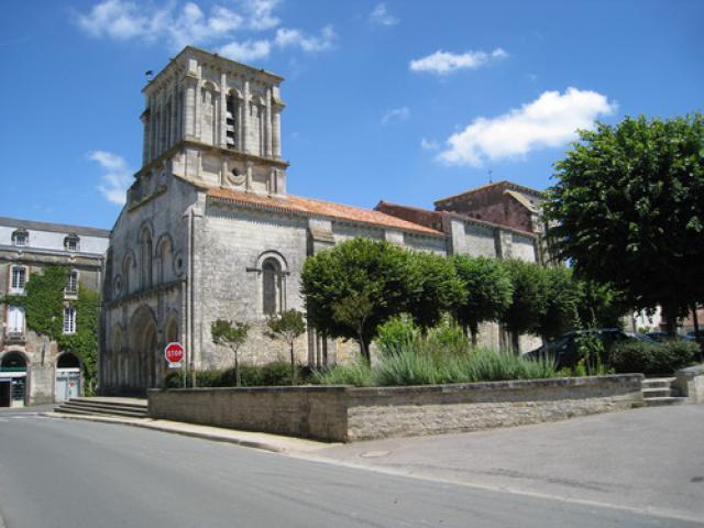 France...L'église de Maillezais