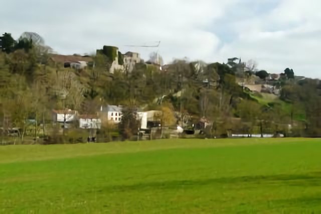 Mortagne-sur-Sèvre, prairie et ancien moulin du Pont Vieux