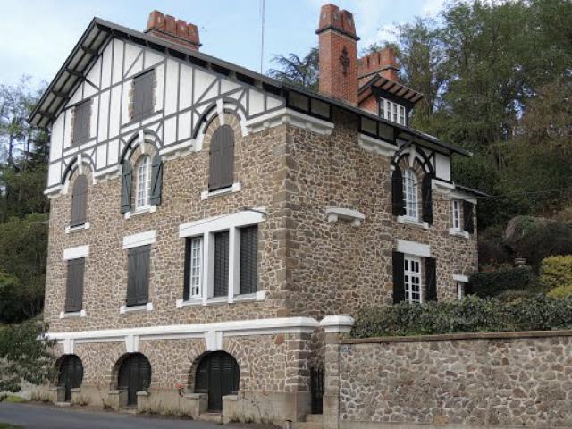 Boussay, maison de maître près du moulin Girardeau sur la Sèvre Nantaise
