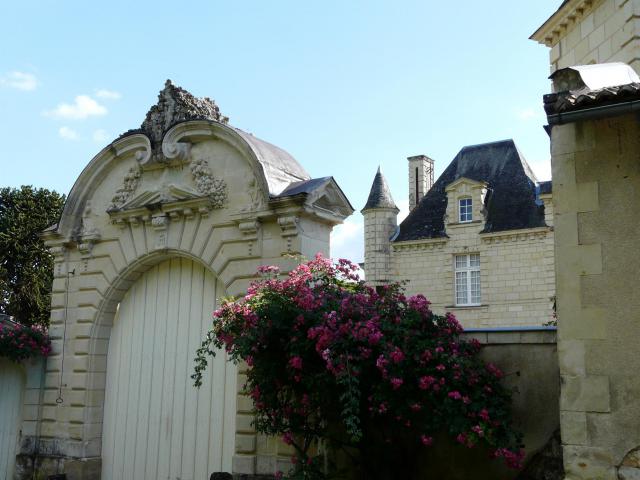 Le portail d'entrée du château de la Roche Vernaize, Les Trois-Moutiers, Vienne, France