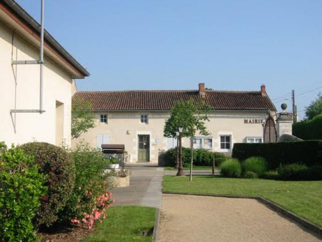 La mairie de Cherves