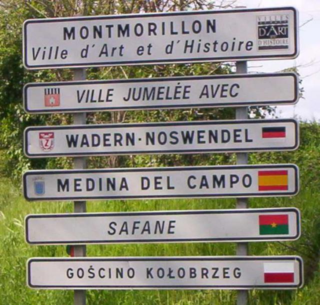 Panneau de jumelage de Montmorillon, Vienne, France (86)