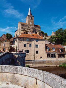 Chevet de l'élise Notre Dame de Montmorillon (86).