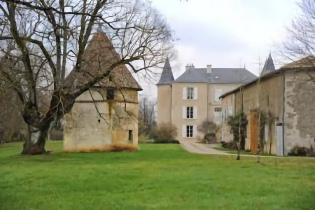 86 SAINT-SAVIOL colombier du château de la feuilletrie