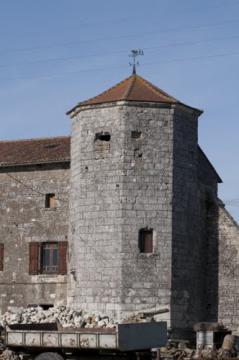 86 MONTS SUR GUESNES - Le Puy de Saires - Maison forte