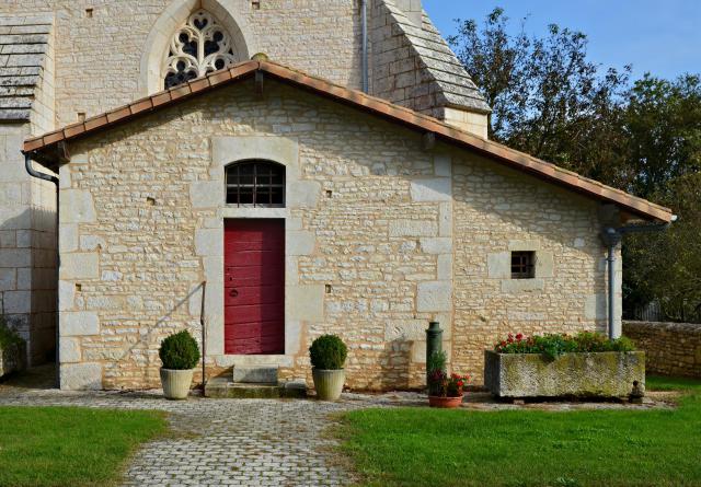 Sacristie de l'église (XIIe et XVe siècles), Blanzay, Vienne, France.