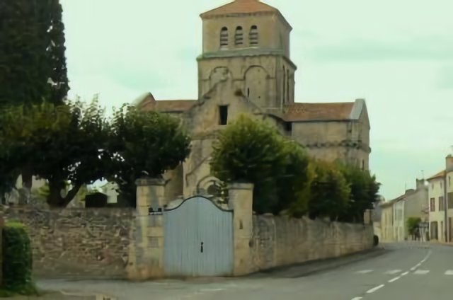 Eglise romane de Saint-Paixent.