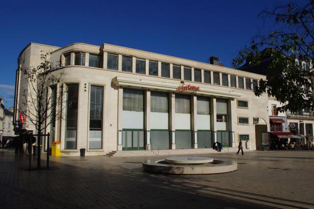Ancien théâtre municipal de Poitiers (1954) après fermeture (photo décembre 2013)