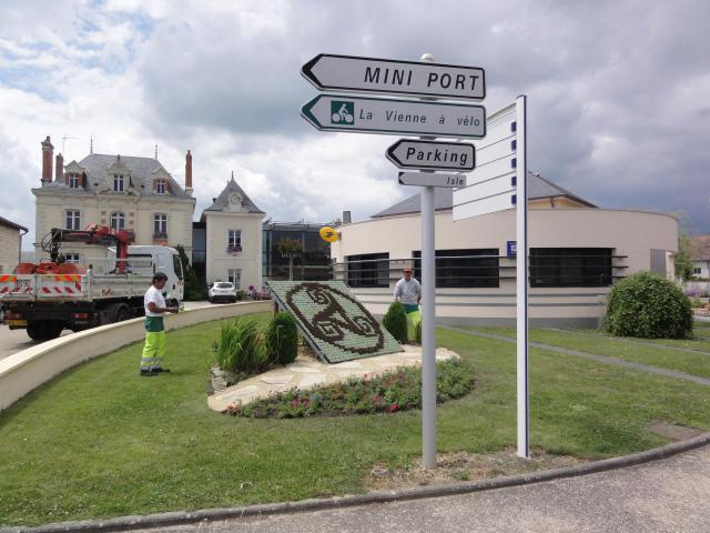 Cenon-sur-Vienne, la Vienne en vélo, place de la Mairie