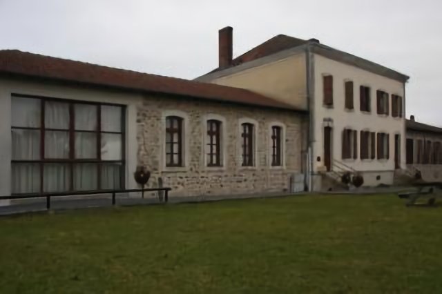 Les Salles-Lavauguyon : mairie