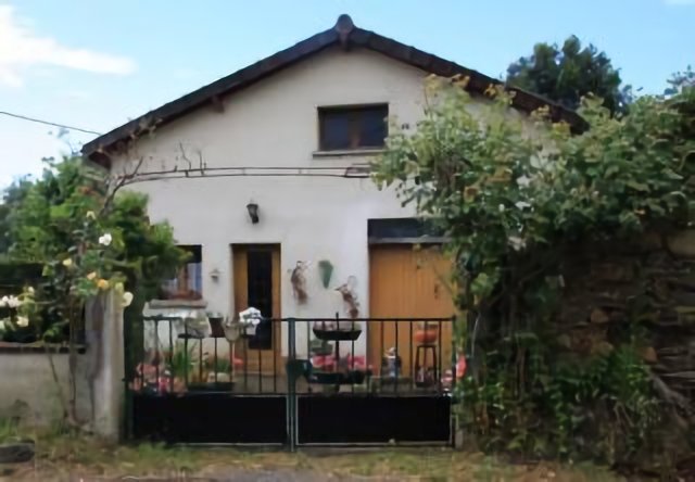 Lavignac : maison au village de Puydenus