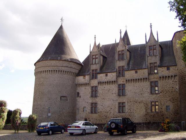 photographie du Château de fr:Rochechouart en fr:Haute-Vienne, prise par Accrochoc le 30 août fr:2006