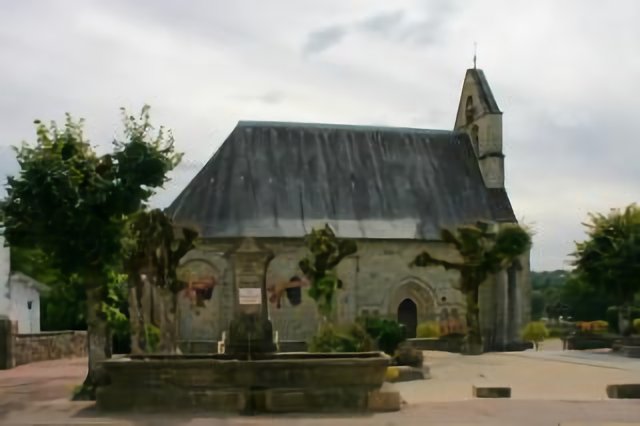 Saint-Just-le-Martel : place de l'église