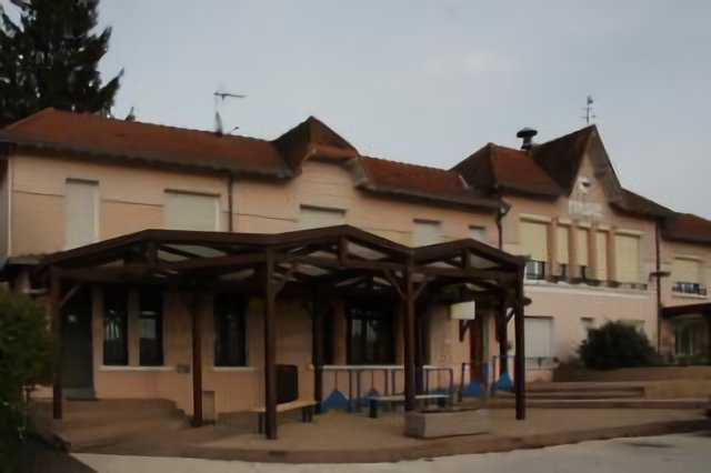 Saillat-sur-Vienne : la mairie et la poste