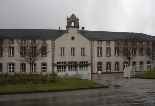Chaptelat : colonie de vacance du Mas Eloi