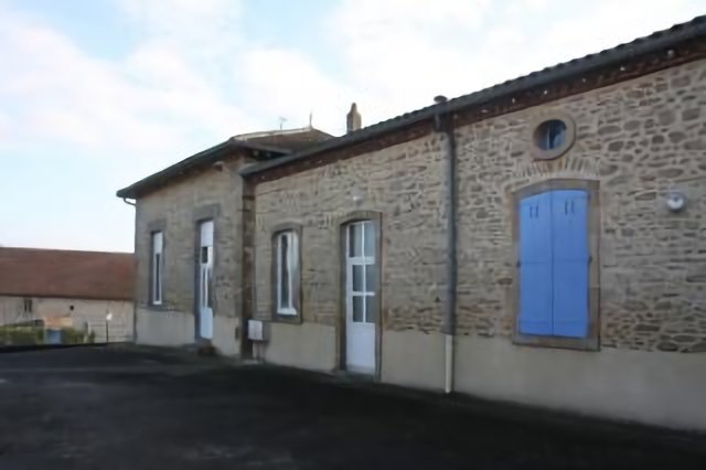 Le Buis : cour de la mairie